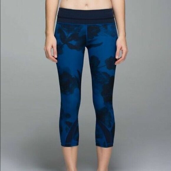 Lululemon Run Inspire Crop II Jumbo Inky Floral Blue Women's Size 4 - Picture 13 of 13